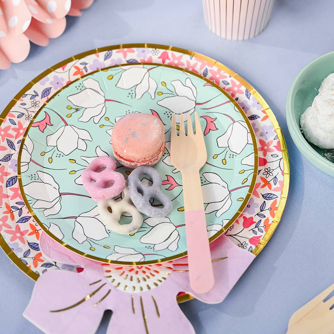 In Full Bloom Large Paper Party Plates (10 per Pack)