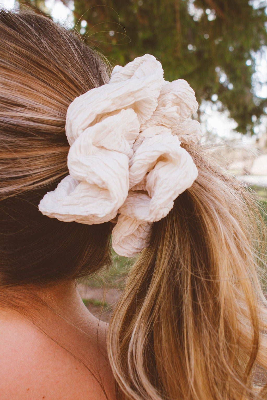 Magnolia Jumbo Scrunchie