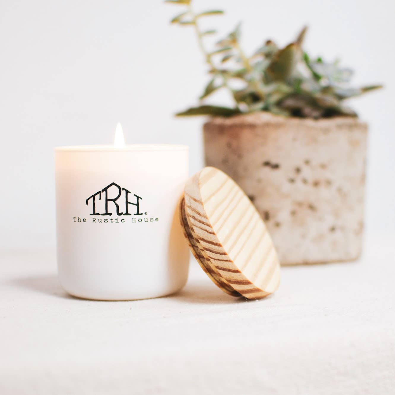 Signature Scent | White Soy Candle + Gift Box | 8oz.