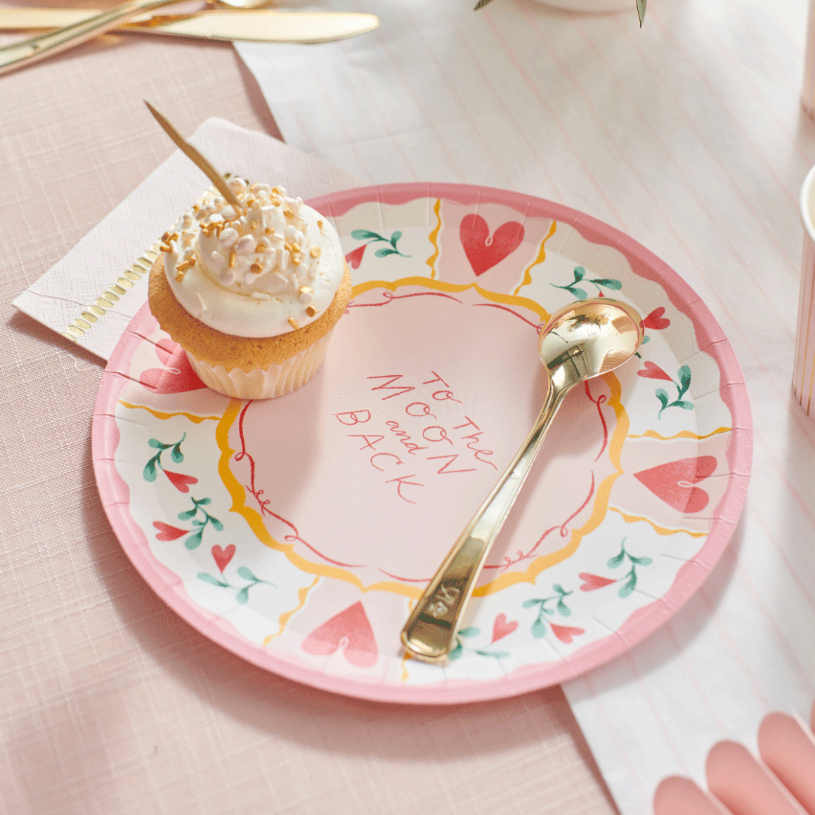 All You Need is Love Large Plates (10 per pack)