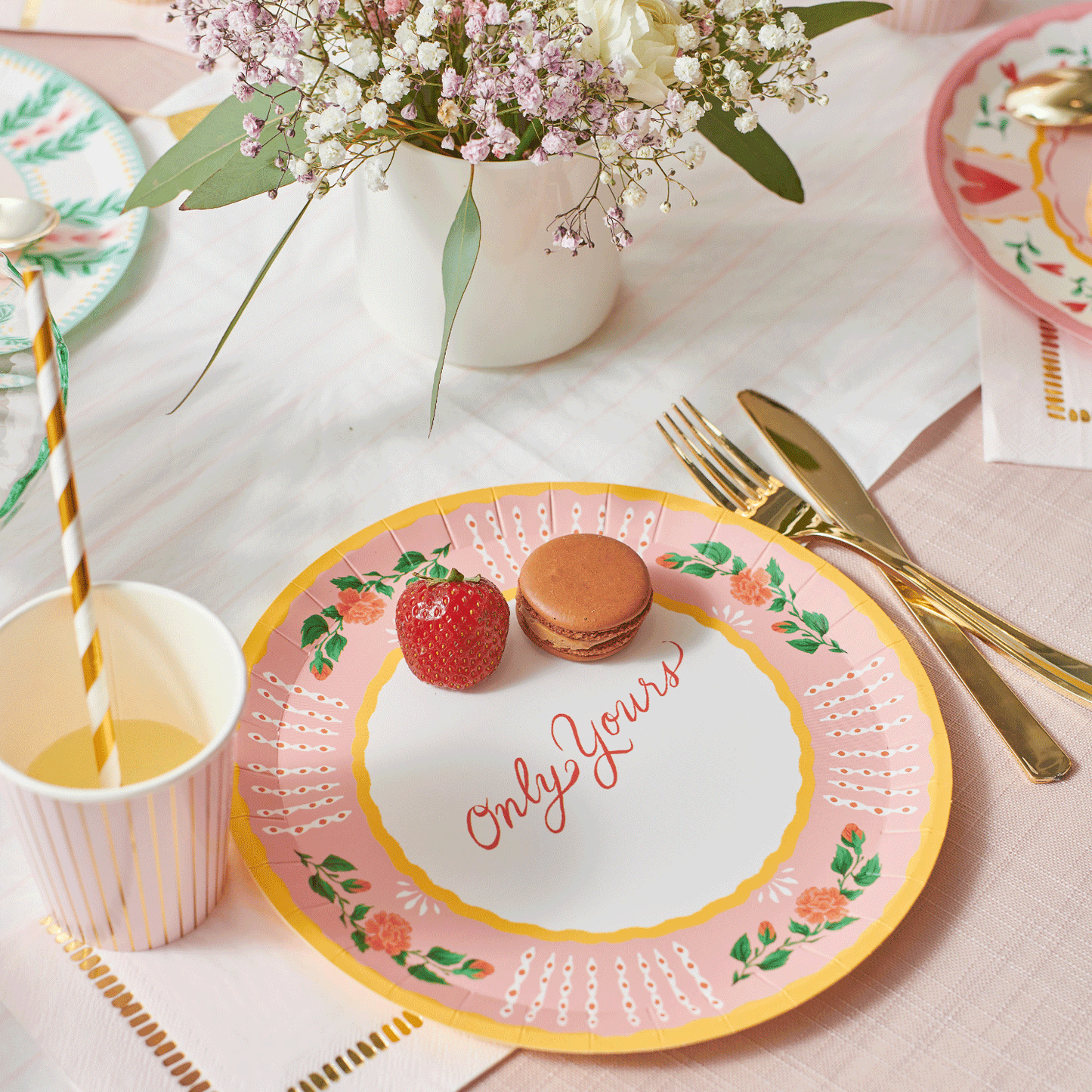 All You Need is Love Large Plates (10 per pack)